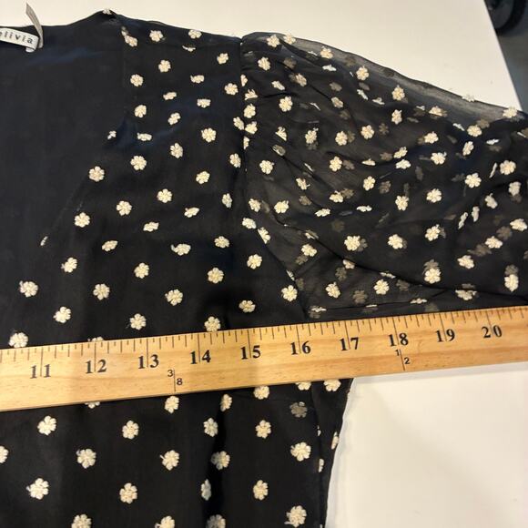 Alice + Olivia Black and White Floral Embroidered Sandra Wrap Dress Sz 6 - Picture 9 of 12